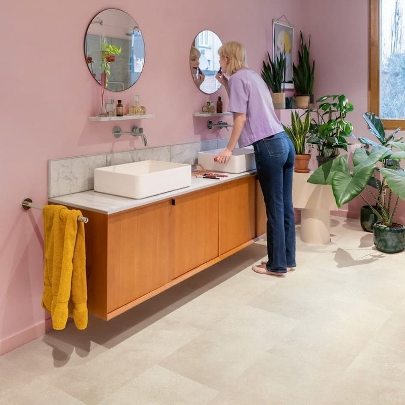 Pink bathroom with Quick-Step Alpha Oro Coral Rock vinyl flooring