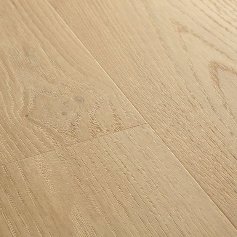 Quick-Step Coast Oak Beige vinyl flooring with water droplets demonstrating waterproof properties