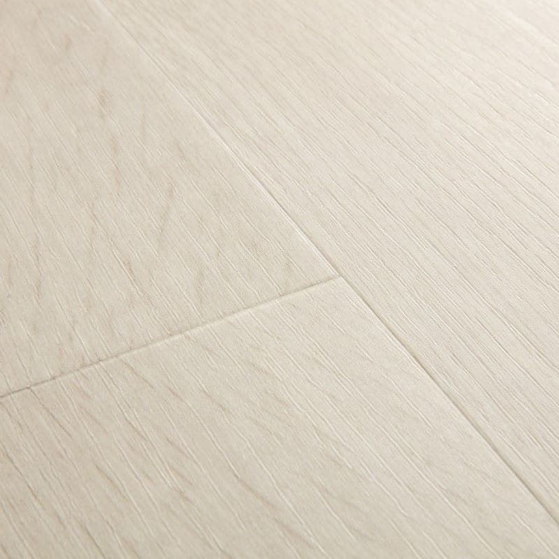 Close-up of Quick-Step Alpha Bloom Sea Breeze Oak Light vinyl flooring showing light beige wood grain pattern and texture