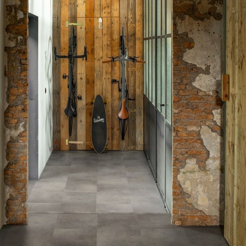 Modern bathroom with freestanding tub and Quick-Step Alpha Oro Concrete Rock flooring