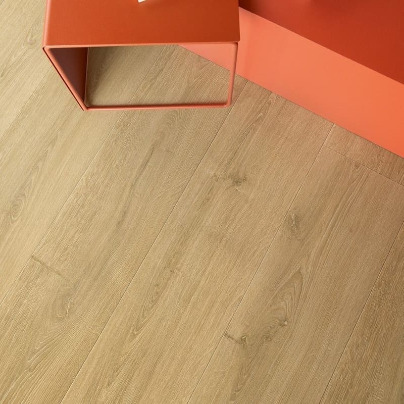 Quick-Step Capture Brushed Oak Warm Natural laminate flooring in a bathroom with bathtub and accessories